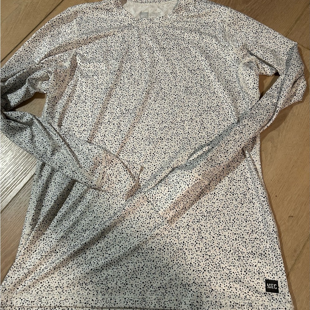 MEC Speckled Long Sleeve Shirt in White and Black